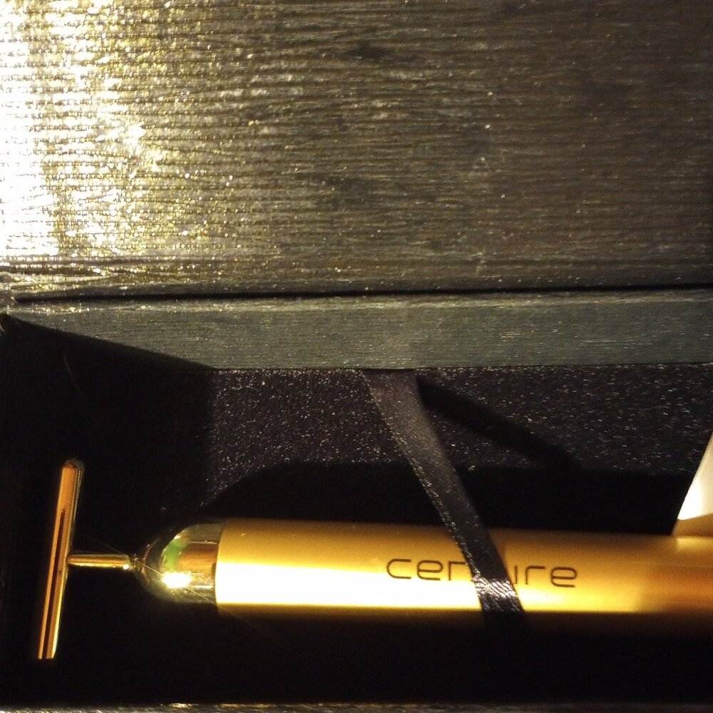 Gently used Cenoire 24K Beaute^ Bar